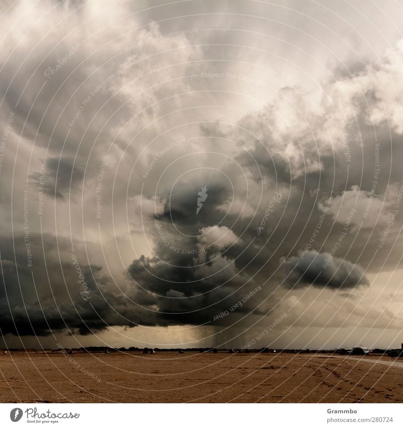 Da braut sich was ... schlechtes Wetter Unwetter Sturm bedrohlich Landkreis Regen Strand Farbfoto Außenaufnahme Tag