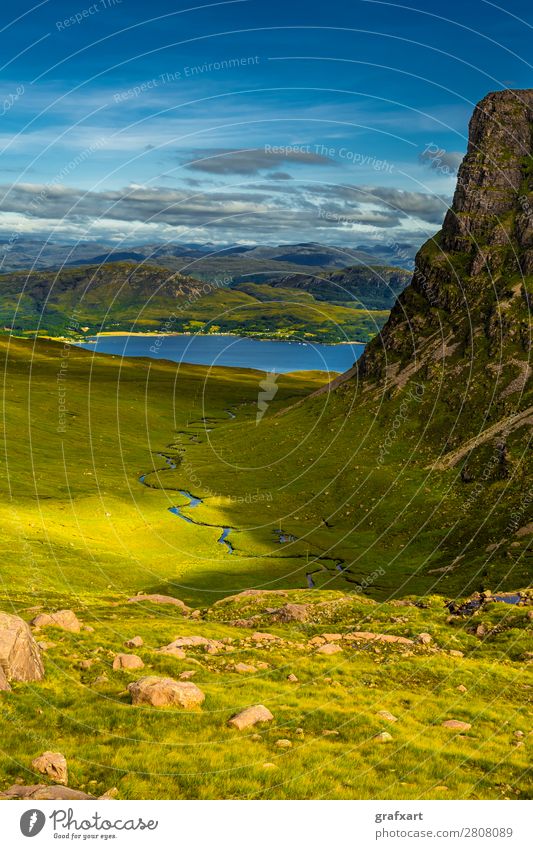 Tal am Applecross Pass mit Fluss in Schottland Abenteuer allt a'Chumhaing alpin applecross ausblick Bach Berge u. Gebirge Schlucht Felsen Großbritannien hoch