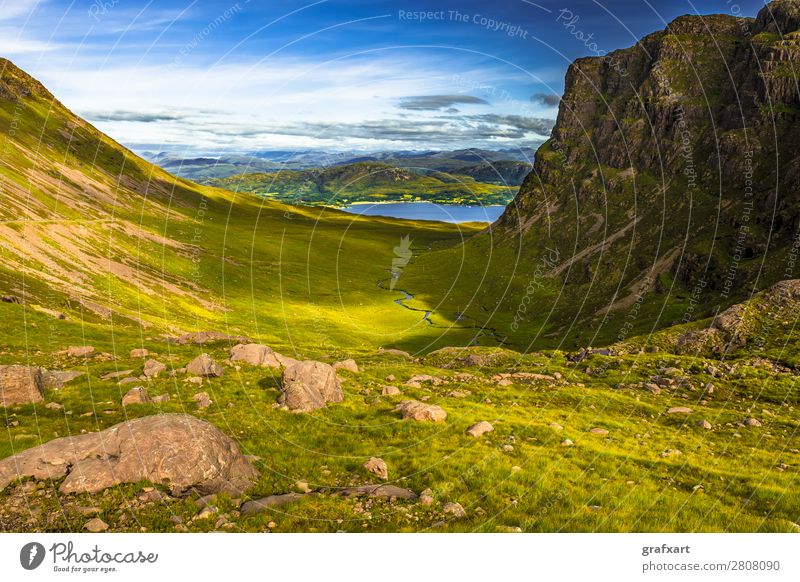 Tal am Applecross Pass mit Fluss in Schottland Abenteuer allt a'Chumhaing alpin applecross ausblick Bach Berge u. Gebirge Schlucht Felsen Großbritannien hoch