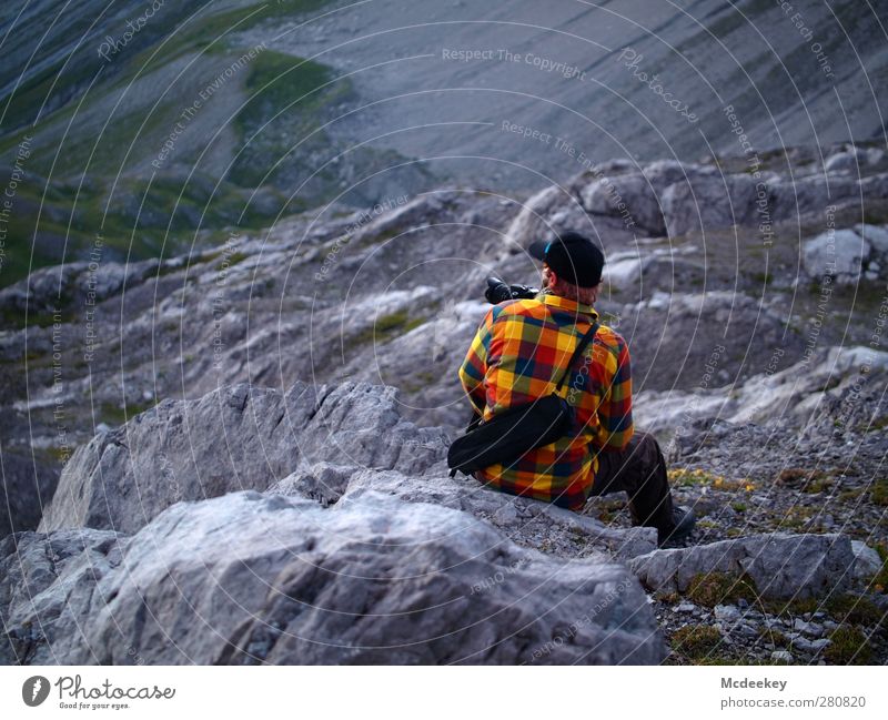 Gams oder Madl? Mensch maskulin Mann Erwachsene Körper 1 18-30 Jahre Jugendliche Umwelt Natur Landschaft Sommer Pflanze Blume Gras Felsen Berge u. Gebirge