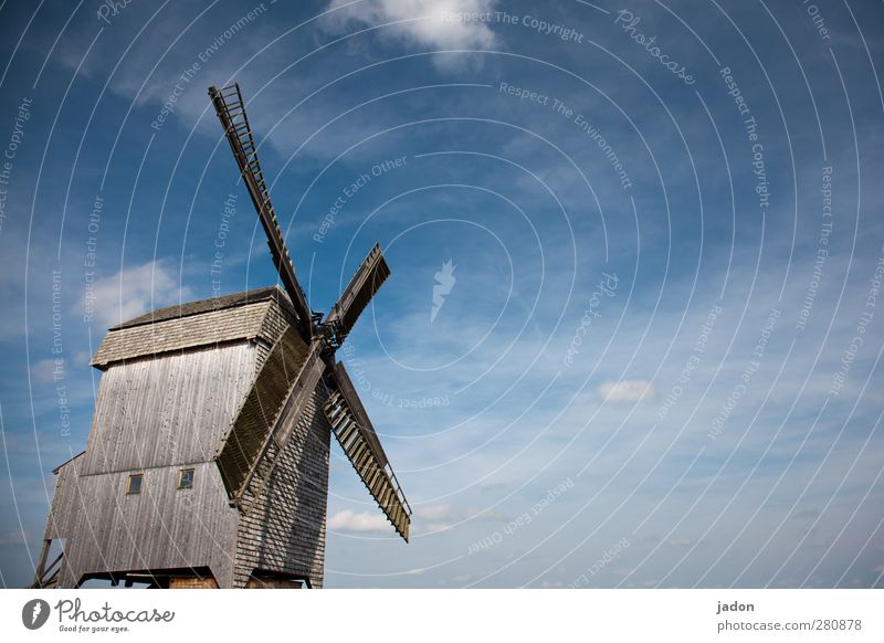 komm schon, wind. elegant Wohnung Müller Handwerk Windrad Mühle Windmühle Architektur Himmel Wolken Brandenburg Industrieanlage Sehenswürdigkeit Denkmal Holz