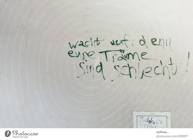 Wacht auf, denn eure Träume sind schlecht. Oder schlaft weiter. schlechte Träume Graffiti Schriftzeichen Text Wand schlafen träumen Gesellschaft (Soziologie)