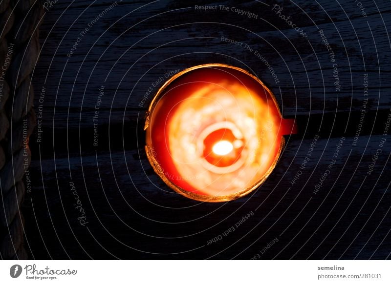 nachtlicht Feuer Kerze Seil Holz Denken alt kalt natürlich Wärme blau gold rot Warmherzigkeit Gelassenheit geduldig Neugier Hoffnung Glaube Traurigkeit Trauer