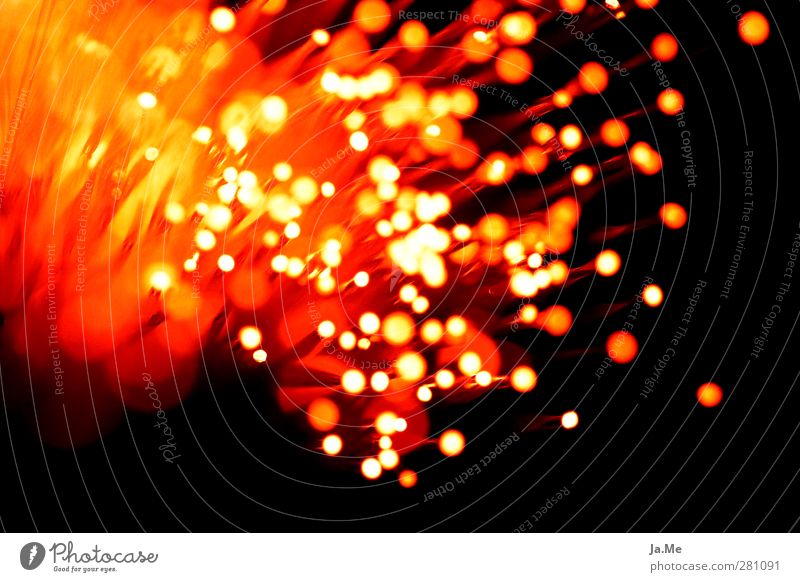 Lichtexplosion Glasfaser leuchten Leuchtkörper Feuer Lichtspiel Lichtschein Lichterscheinung Lampe Lampendetail ästhetisch verrückt Wärme rot Farbfoto