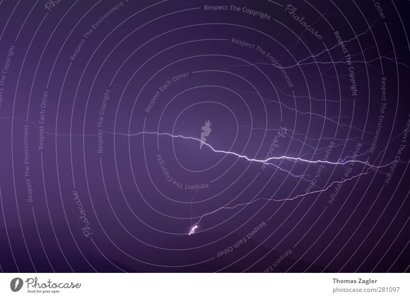 Lightning Abenteuer Sommer Berge u. Gebirge Energiewirtschaft Wissenschaften Natur Landschaft Luft Wassertropfen Himmel Gewitterwolken Nachthimmel