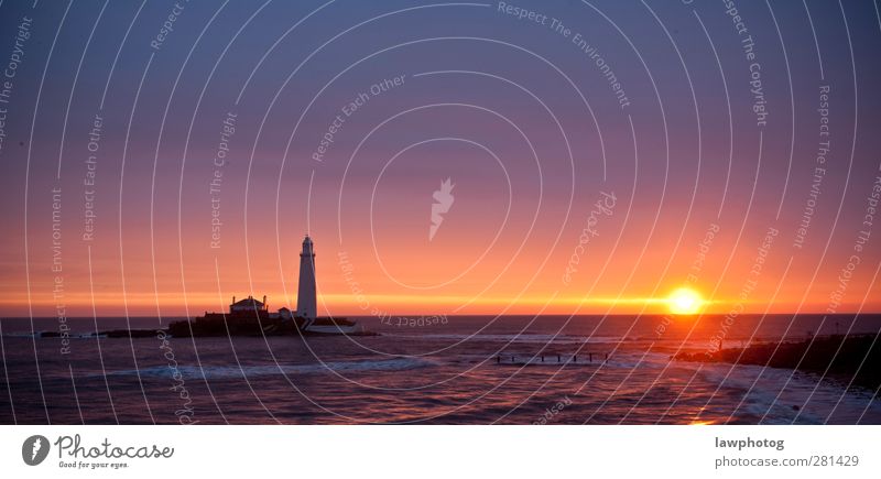 Sonnenuntergang am Leuchtturm von St. Mary's Natur Landschaft Himmel Wolkenloser Himmel Sonnenaufgang Sonnenlicht Sommer Strand Bucht Meer schön Farbfoto