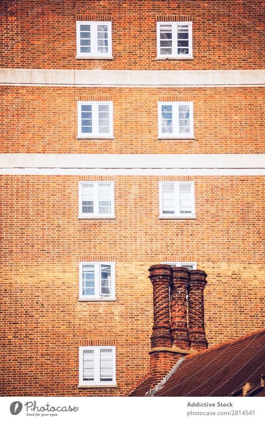 Ziegelsteinhaus von Wohnungen. Backstein Haus London Architektur Außenseite England Englisch alt Großbritannien Tradition Strukturen & Formen Wand Gebäude weiß