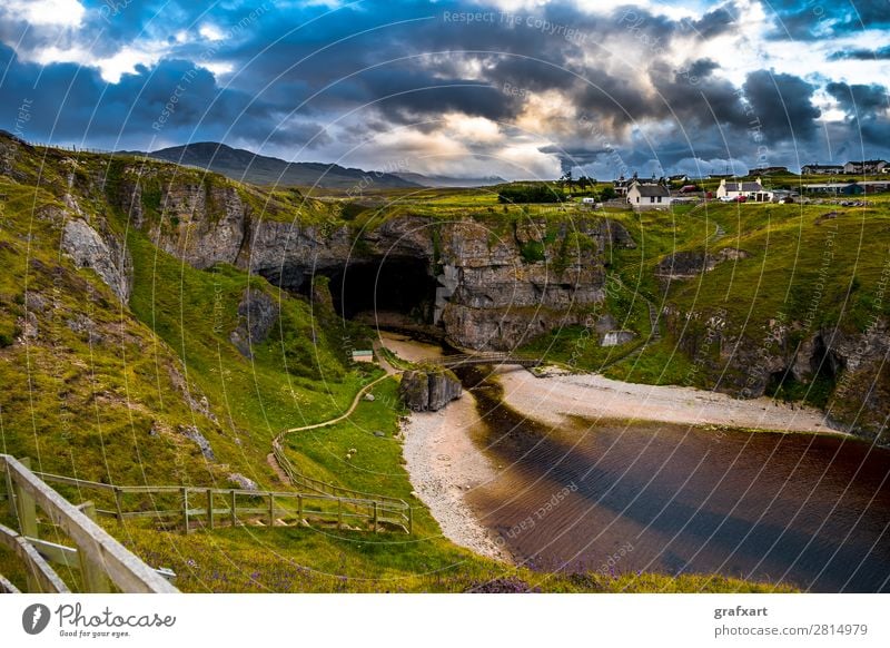 Smoo Cave an der Atlantikküste bei Durness in Schottland Aussicht bonnie prince charly Brücke Schlucht durness Eingang Fluss Geologie Vergangenheit