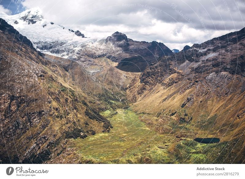 Schönes Tal in Huaraz, Peru, Südamerika Abenteuer Anden Hintergrundbild schön blanca blau Wolken Kordilleren Ausflugsziel grün wandern huaraz huascaran See