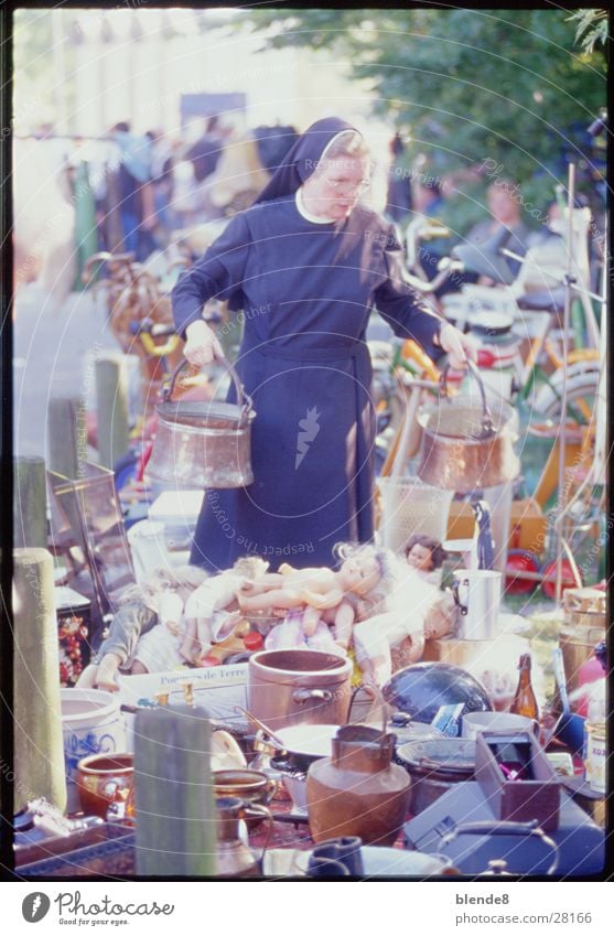 höllische Auswahl2 Nonne Pinguin Katholizismus schwarz Flohmarkt Frau Münster stöbern