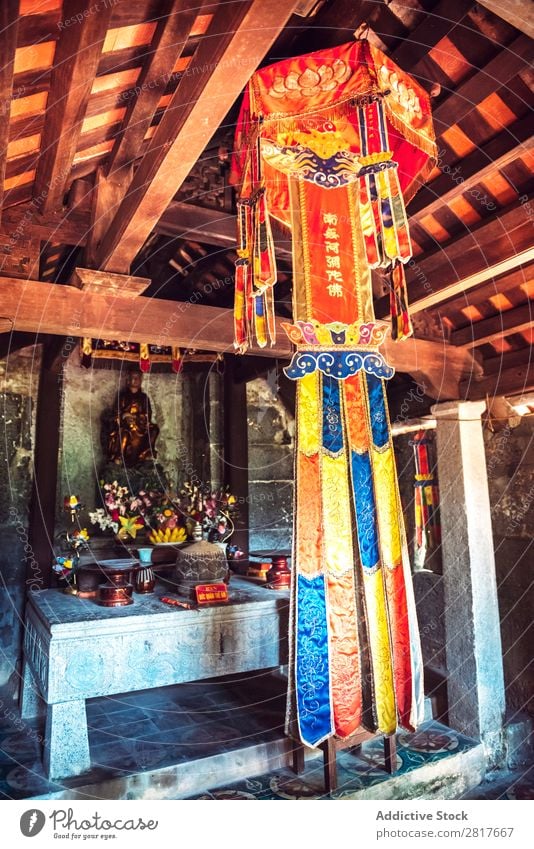 Bich Dong Pagode in Ninh Binh, Vietnam. Trung-Pagode (mittlere Pagode) bich Hoa Schwanz lu tam Kokos Höhle Außenaufnahme Turm Kathedrale Stein Tor Orientalisch