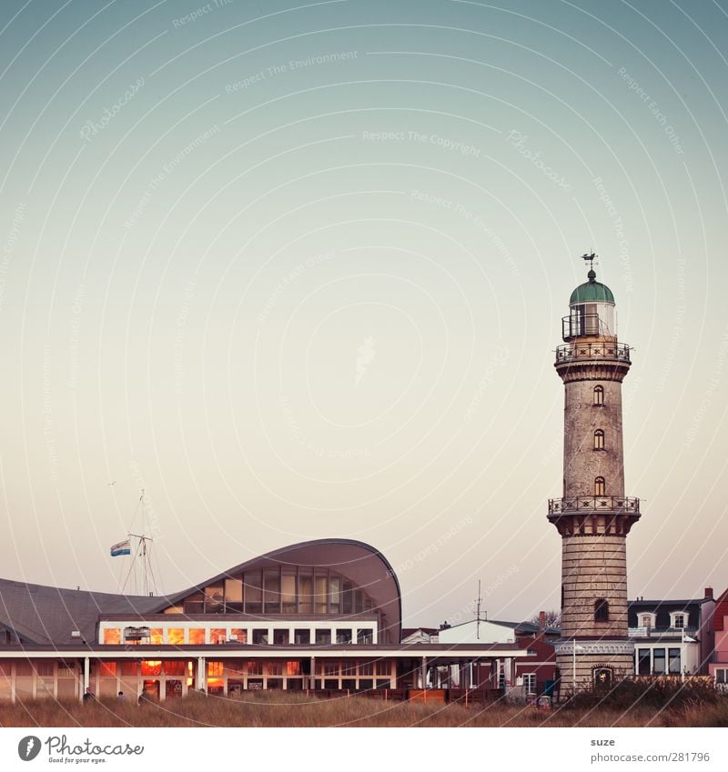 Teepott Ferien & Urlaub & Reisen Tourismus Sightseeing Himmel Wolkenloser Himmel Schönes Wetter Stadt Leuchtturm Gebäude Architektur Fassade Fenster authentisch