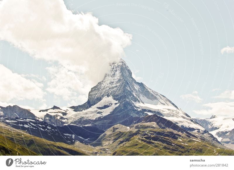 Matterhorn Natur Landschaft Urelemente Wolken Felsen Alpen Berge u. Gebirge Gipfel Schneebedeckte Gipfel Stein gigantisch hoch Abenteuer Kanton Wallis Zermatt