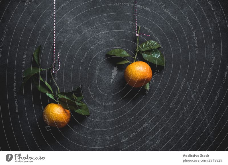 Orangen auf dunklem Hintergrund trinken Hintergrundbild Getränk Gesundheit Frühstück Zitrusfrüchte Gewürznelke Entzug Diät Lebensmittel frisch Frucht grün Saft