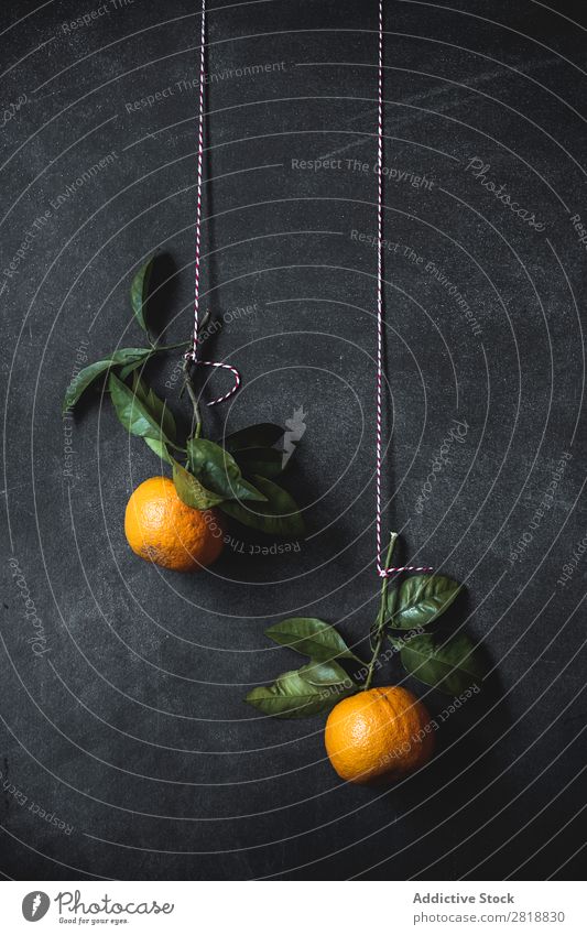 Orangen auf dunklem Hintergrund trinken Hintergrundbild Getränk Gesundheit Frühstück Zitrusfrüchte Gewürznelke Entzug Diät Lebensmittel frisch Frucht grün Saft