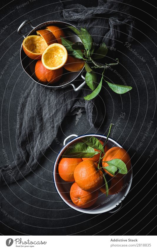 Orangen auf dunklem Hintergrund trinken Hintergrundbild Getränk Gesundheit Frühstück Zitrusfrüchte Gewürznelke Entzug Diät Lebensmittel frisch Frucht grün Saft