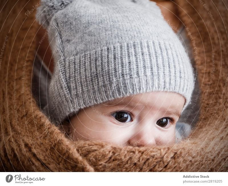 in die Jacke Baby Kind Junge Mama Mutter Großmutter Nizza Coolness niedlich hübsch Beautyfotografie klein Auge Lächeln Mensch Hand Ring Goldring Europa Spanisch