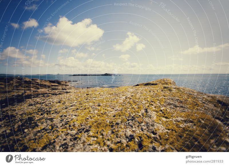 weitblick Umwelt Natur Landschaft Urelemente Erde Wasser Himmel Wolken Horizont Sonne Sommer Wetter Schönes Wetter Felsen Wellen Küste Meer Insel blau Ferne