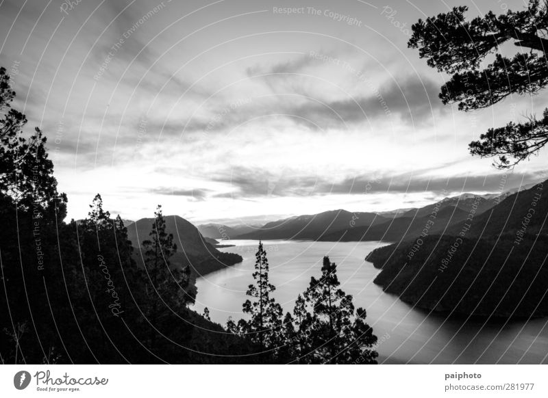 See 02 Wolken Landschaft Berge u. Gebirge Patagonien Felsen san martin de los andes Himmel Baum Wasser Abenddämmerung Sonnenaufgang Schwarzweißfoto Wald