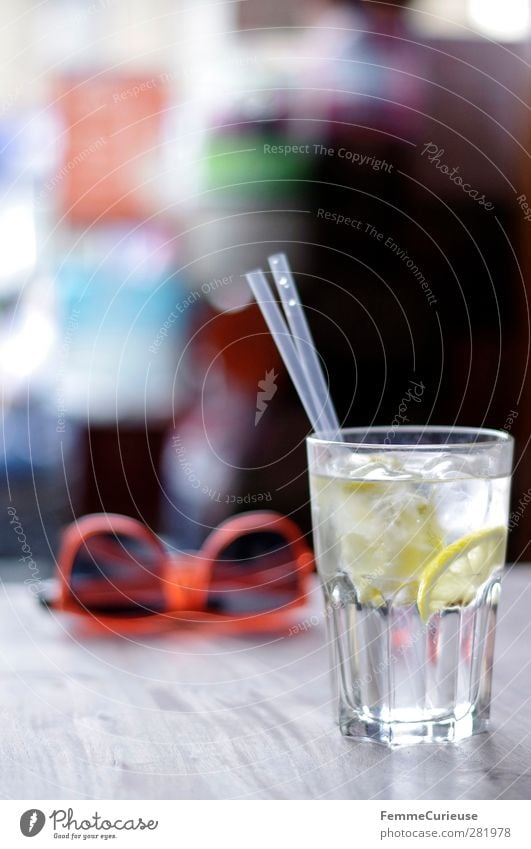 400 photos. Santé! :-) Getränk trinken Erfrischungsgetränk Trinkwasser Alkohol Lebensfreude Leichtigkeit Zitrone Zitronensaft Zitronenscheibe Trinkhalm Wasser