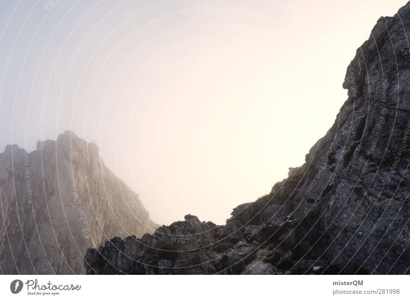 Mordor. Kunst ästhetisch Berge u. Gebirge Bergsteigen Berghang Bergkette Bergkamm Bergkuppe Alpen Alpenvorland Schneebedeckte Gipfel Nebel Nebelschleier