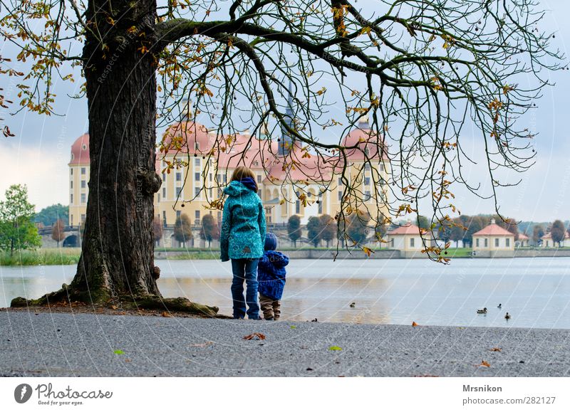 Moritzburg Ferien & Urlaub & Reisen Tourismus Ausflug Sightseeing Kleinkind Geschwister 2 Mensch 1-3 Jahre 8-13 Jahre Kind Kindheit Museum Architektur Wolken