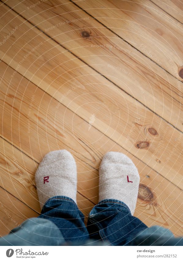 Lechts Und Rinks Lifestyle Stil Mensch maskulin Junger Mann Jugendliche Kindheit Erwachsene Fuß 1 18-30 Jahre Dielenboden Mode Bekleidung Hose Strümpfe