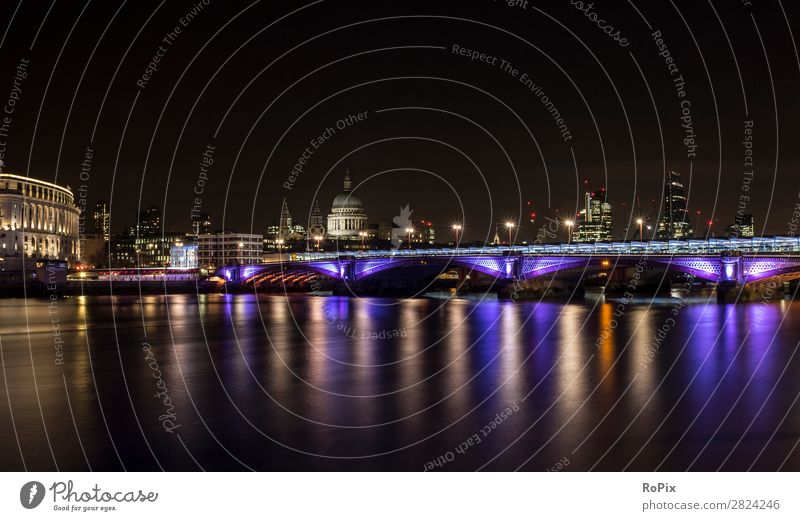 Blackfriars Bridge Ferien & Urlaub & Reisen Tourismus Sightseeing Städtereise Nachtleben Wirtschaft Handwerk Baustelle Kapitalwirtschaft Börse