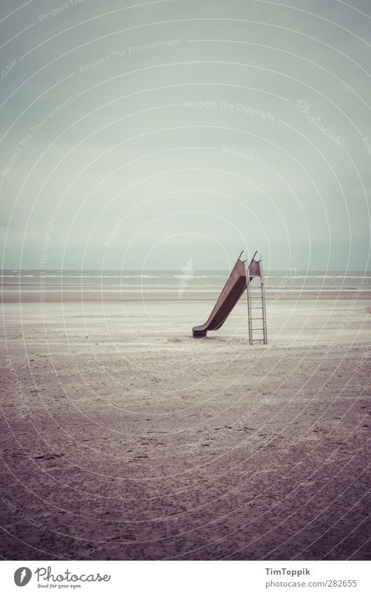 This used to be my playground #2 Strand trist Schaukel Langeoog Kindheitserinnerung gehen Menschenleer erinnern Kinderspiel Traurigkeit sentimental Insel