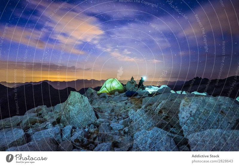 Menschen im Lager nachts Berge u. Gebirge Camping Zelt Ferien & Urlaub & Reisen Natur Nacht Illumination Licht sternenklar Himmel Landschaft Abenteuer wandern