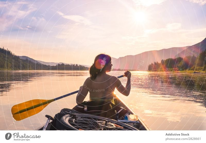 Menschen, die auf dem Boot unterwegs sind Wasserfahrzeug reisend Trekking Landschaft Abenteuer Aussicht Tourismus Rudern Gerät Ausflug Aktion natürlich