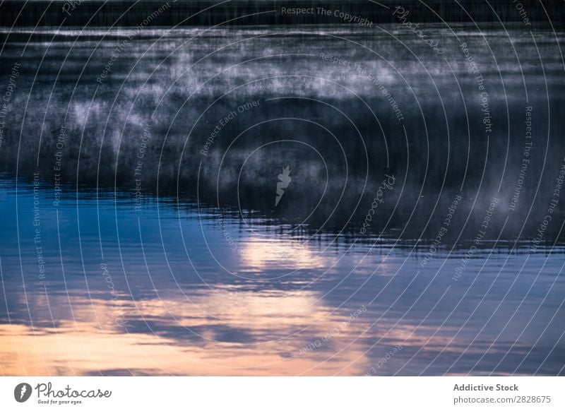 Spiegelfläche des Wassers Oberfläche Reflexion & Spiegelung Natur Landschaft blau Gelassenheit See Sauberkeit Rippeln Konsistenz abstrakt anschaulich