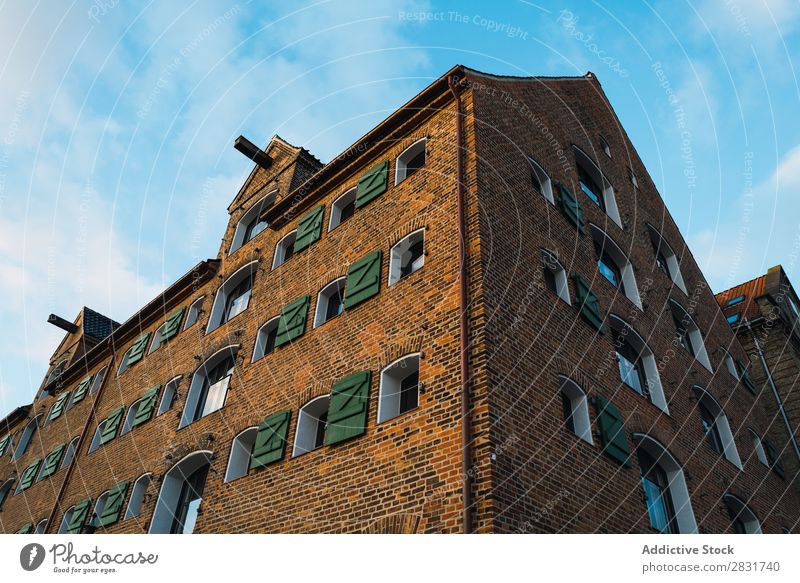 Backsteingebäude in der Stadt Gebäude Großstadt Architektur alt Straße Haus altehrwürdig Aussicht dunkel Außenseite Wand Himmel Stadtzentrum Skyline Wahrzeichen