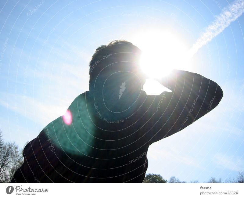 Ausblick Aussicht Lichtfleck Ferne Sonnenstrahlen Ferien & Urlaub & Reisen Mann Blendenfleck Beleuchtung Himmel blau Erholung