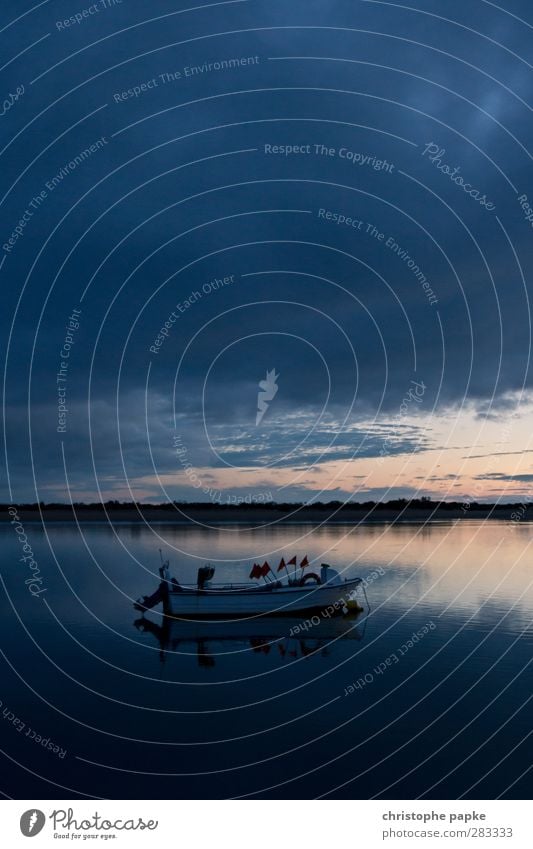 Fischeridyll Ferien & Urlaub & Reisen Himmel Wolken Nachthimmel Küste Seeufer Flussufer Schifffahrt Binnenschifffahrt Fischerboot Motorboot Wasserfahrzeug Anker