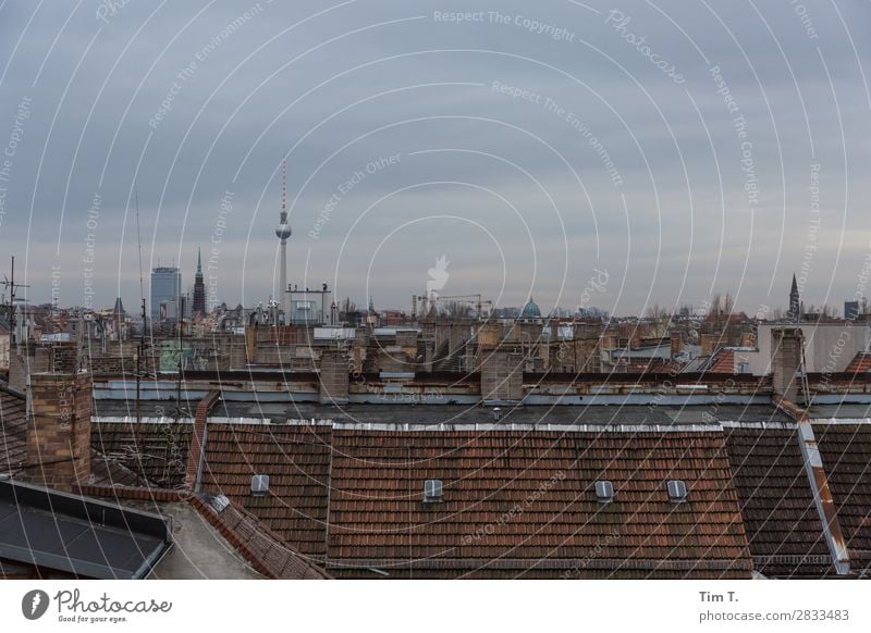 Prenzlauer Berg Berlin Stadt Hauptstadt Stadtzentrum Altstadt Skyline Menschenleer Haus Dach Schornstein Antenne Sehenswürdigkeit Wahrzeichen Fernsehturm