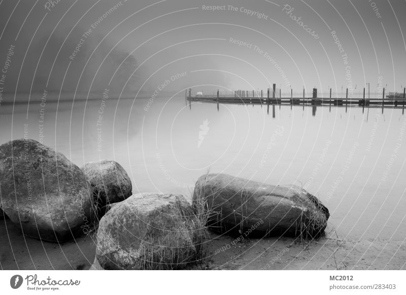 Stones Natur Landschaft Wasser Nebel Küste Bucht Ostsee Meer Kleinstadt Hafenstadt Menschenleer Fischerboot Jacht Motorboot Segelboot Jachthafen Stein Sand