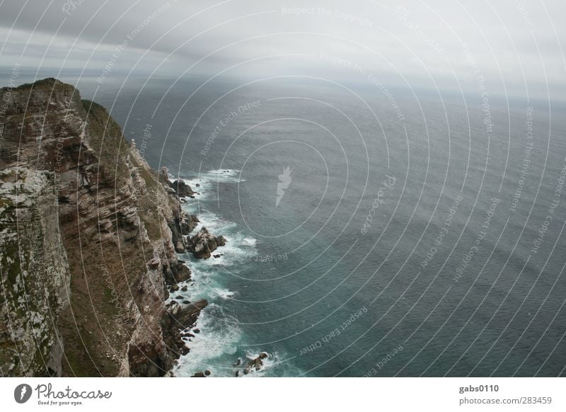 Am Ende der Welt Umwelt Natur Landschaft Urelemente Luft Wasser Erde Himmel Horizont Klima schlechtes Wetter Unwetter Wind Wellen Küste Meer bedrohlich blau