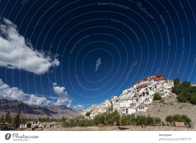 Thiksey Architektur Denkmal bescheiden einzigartig Tourismus Thikse-Gompa Kloster Indien Ladakh Indus Tal Himmel Wolken Buddhismus Himalaya Tempel Landschaft