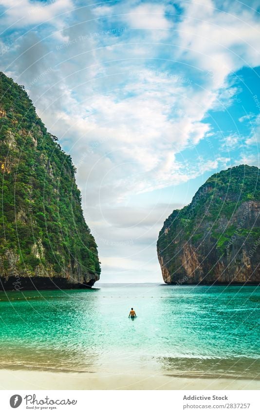 Boote in grünem Meerwasser Wasserfahrzeug Seeküste Strand Küste Ferien & Urlaub & Reisen Sommer blau Natur Landschaft schön Küstenstreifen Tourismus Idylle