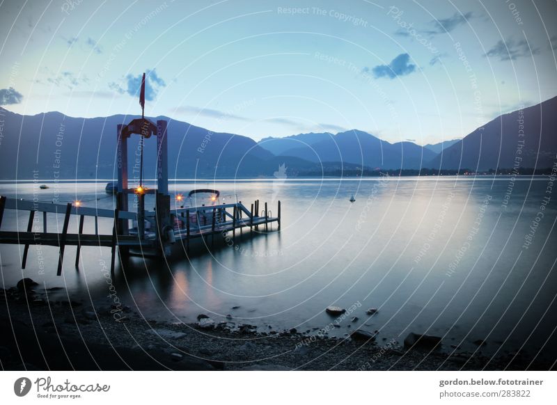 lake Lago Himmel Wolken Seeufer Menschenleer Hafen Brücke Bootsfahrt Gelassenheit ruhig Horizont Umwelt Landungsbrücken Gebirgssee Abenddämmerung Dämmerung