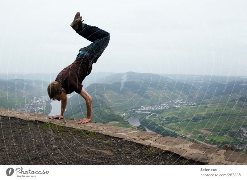 Gratstand Ferien & Urlaub & Reisen Ausflug Abenteuer Ferne Freiheit Sommer Sport Fitness Sport-Training Handstand Mensch maskulin Mann Erwachsene 1 Umwelt Natur