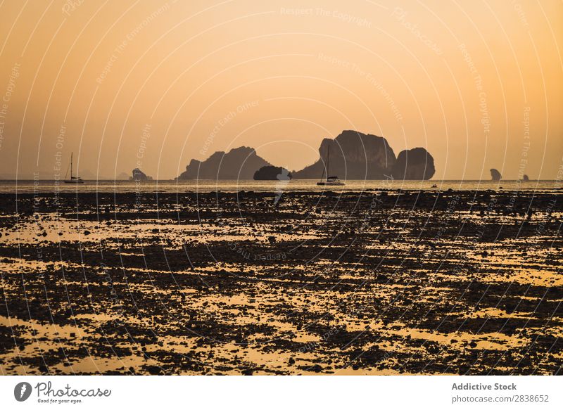 Boote und Meer bei Sonnenuntergang Wasserfahrzeug Gefäße Küste Insel sternenklar Abend dreckig klein nautisch blau grün Verkehr Ferien & Urlaub & Reisen marin