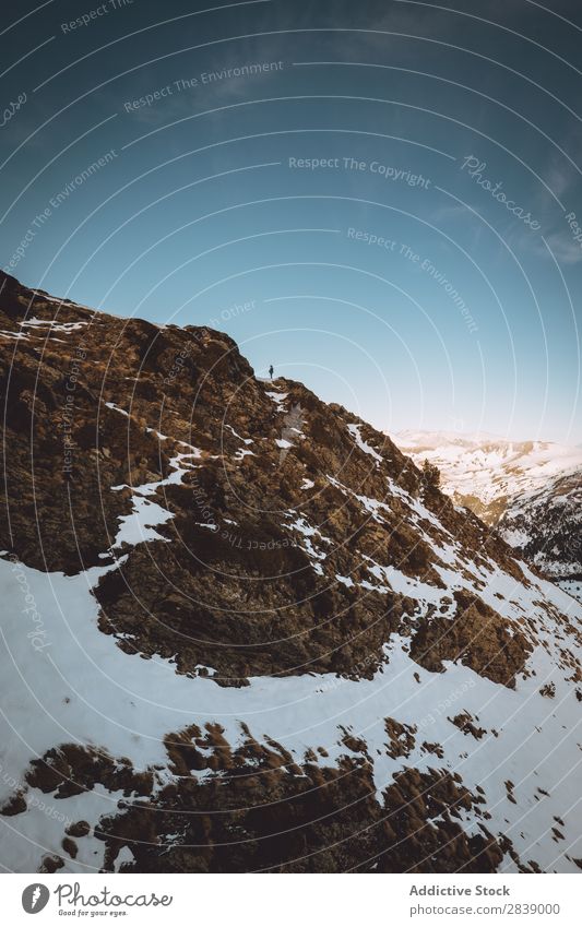 Malerischer Blick auf verschneite Hügel Winter Berge u. Gebirge Gebäude Schnee Landschaft Natur weiß Eis Jahreszeiten kalt Ferien & Urlaub & Reisen Wald Frost