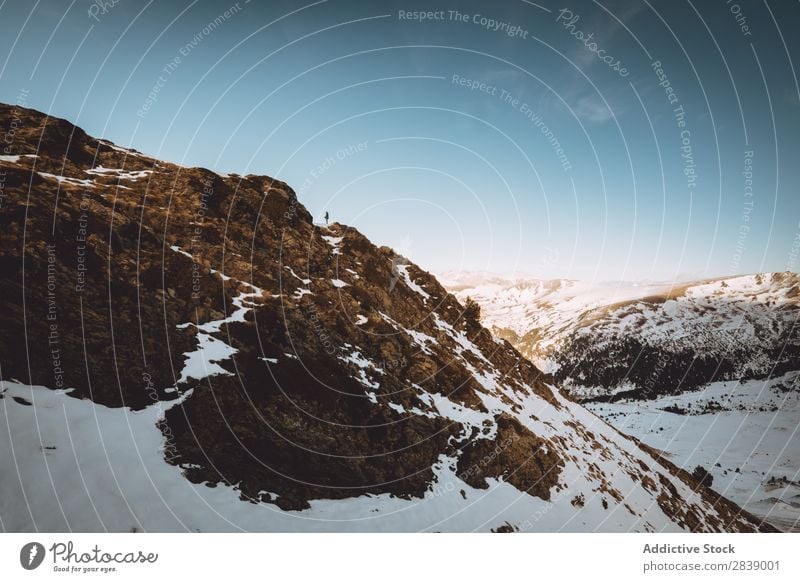 Malerischer Blick auf verschneite Hügel Winter Berge u. Gebirge Gebäude Schnee Landschaft Natur weiß Eis Jahreszeiten kalt Ferien & Urlaub & Reisen Wald Frost