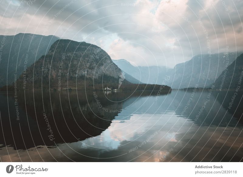 Wasseroberfläche in den Bergen Landschaft See Berge u. Gebirge Hallstatt Österreich Umwelt Idylle Freiheit Spiegel Park Inspiration malerisch