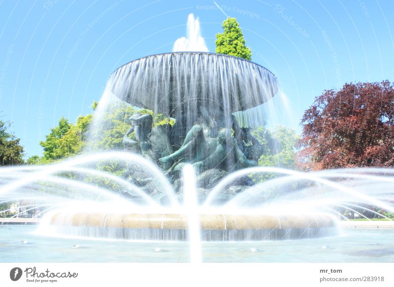 Wasser ohne Ende Kunst Kunstwerk Schönes Wetter Stadtzentrum Sehenswürdigkeit Denkmal Ferien & Urlaub & Reisen Blick alt ästhetisch außergewöhnlich fantastisch