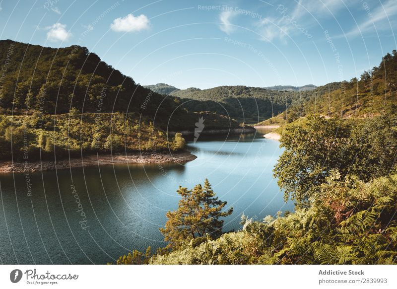 See in sonnigen Bergen Berge u. Gebirge Spiegel Landschaft Umwelt Sonnenlicht malerisch Wildnis Panorama (Bildformat) Reichweite Idylle ruhig Mittelgebirge