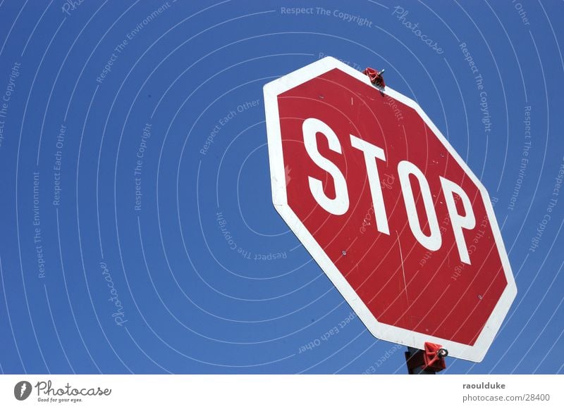 Stop it now stoppen Stoppschild Verkehrszeichen Himmel Mischung Straße Perspektive