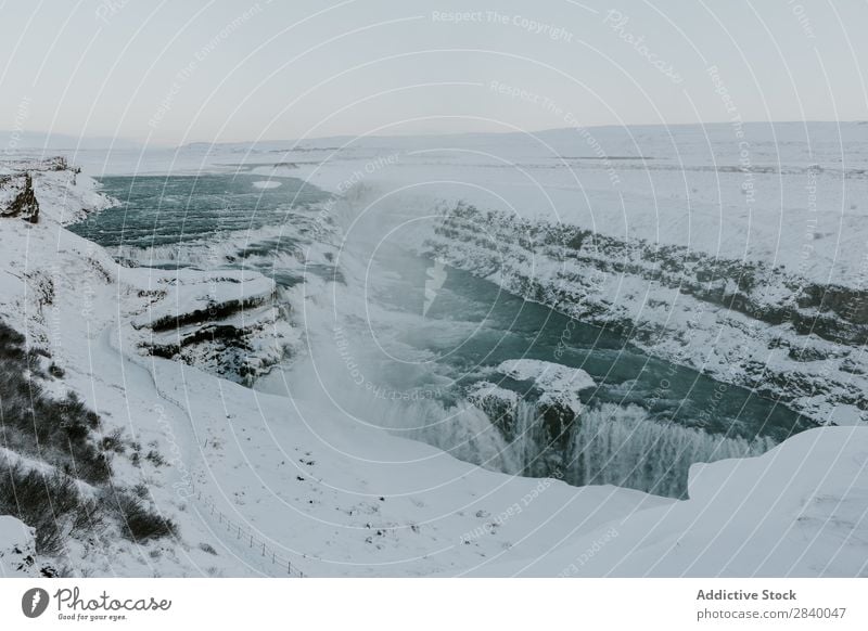 Landschaft des Frostwasserfalls Wasserfall Tal Riss Panorama (Bildformat) Tierwelt extrem Gelände dramatisch frisch kalt Schnee Gelassenheit Natur Fluss Winter